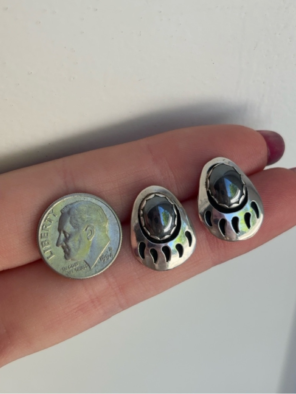 Vintage Sterling Silver Hematite Bear Paw Claw Earrings - Picture 5 of 6